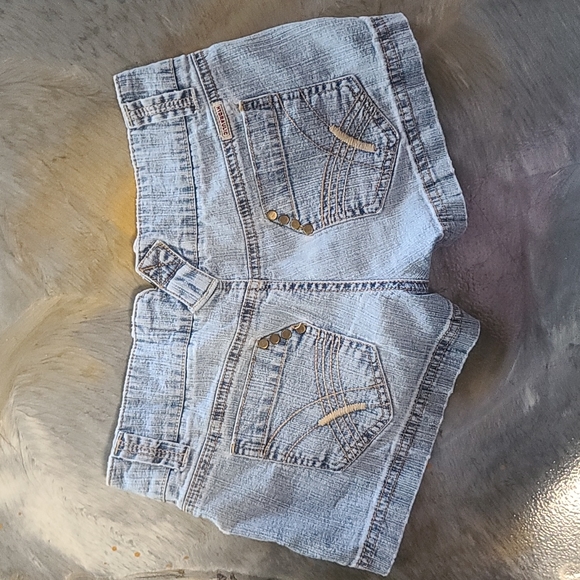 Hydraulic Distressed Short Shorts - Sz 3/4 - Picture 3 of 6